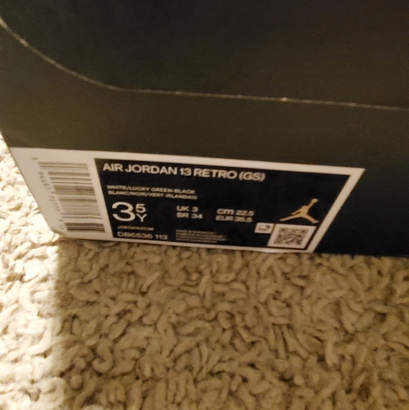 RETRO JORDAN 13 white/green size 3.5 $110 - Picture 2 of 2